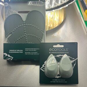 ecotools Sage Green Blurring Blender Duo with Brush Cleansing Pad